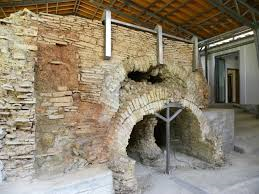 vista di fronte della fornace romana sita in Lonato del Garda